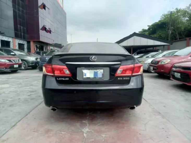 2010 Lexus Es - Image 1