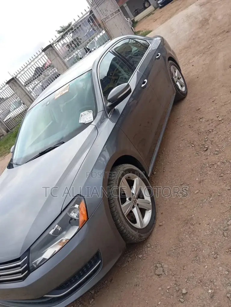 2014 Volkswagen Passat Wolfsburg Edition 4dr Sedan (1.8L 4cyl 6A)