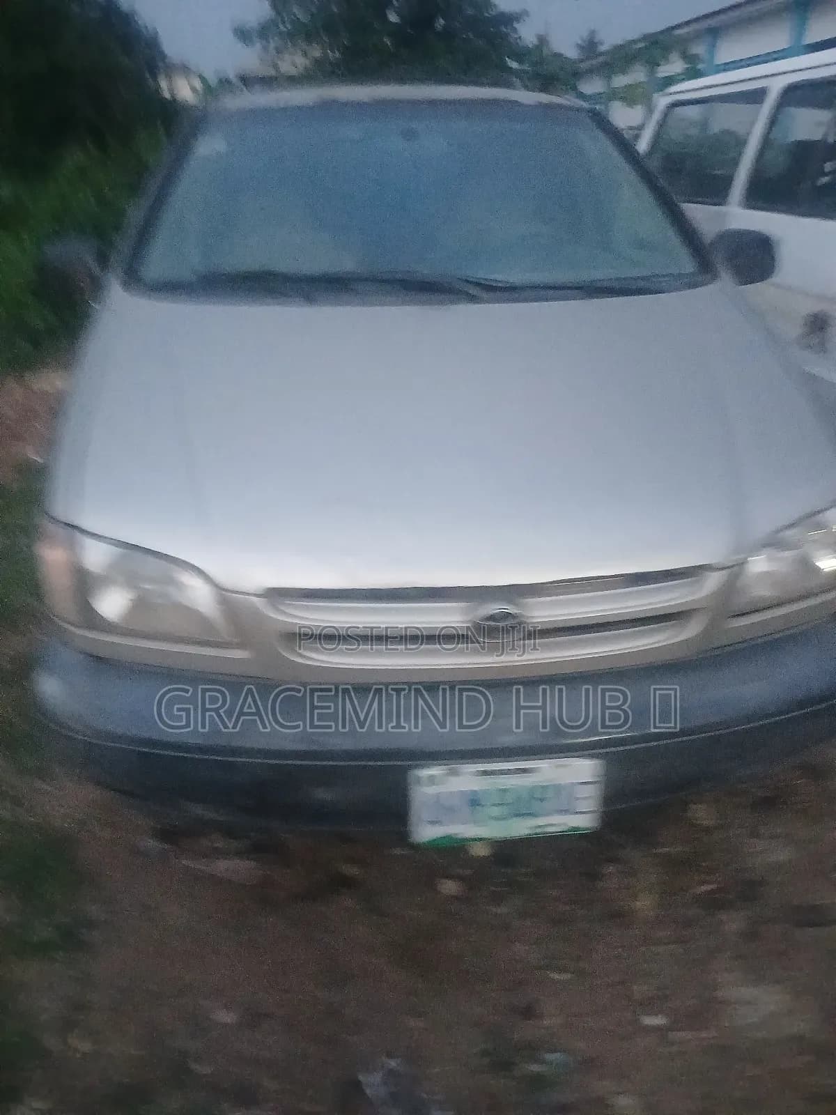 2000 Toyota Sienna LE & 1 hatch - Image 1