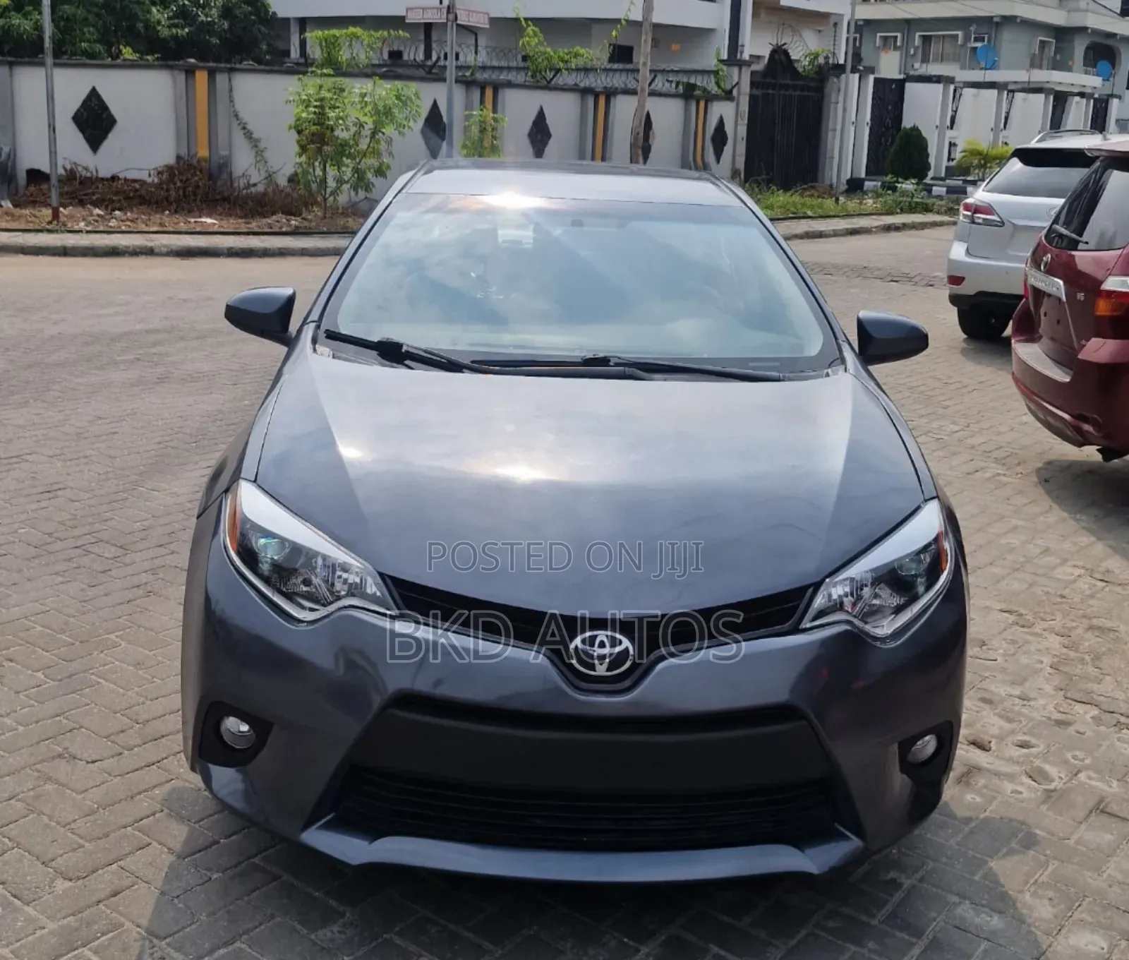 2015 Toyota Corolla LE 4dr Sedan (1.8L 4cyl CVT)