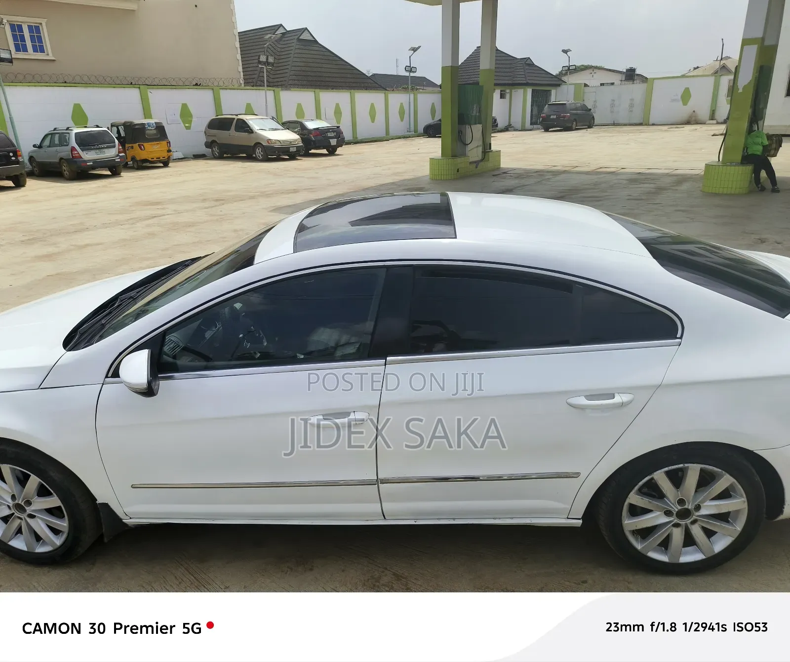 2010 Volkswagen Passat - Image 1