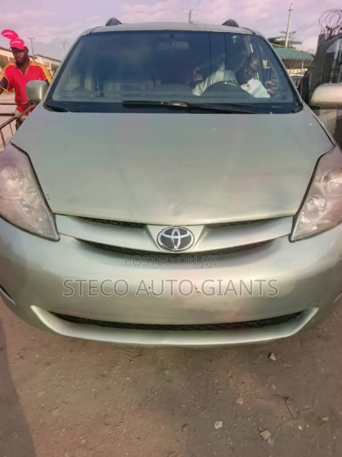 2009 Toyota Sienna - Image 1