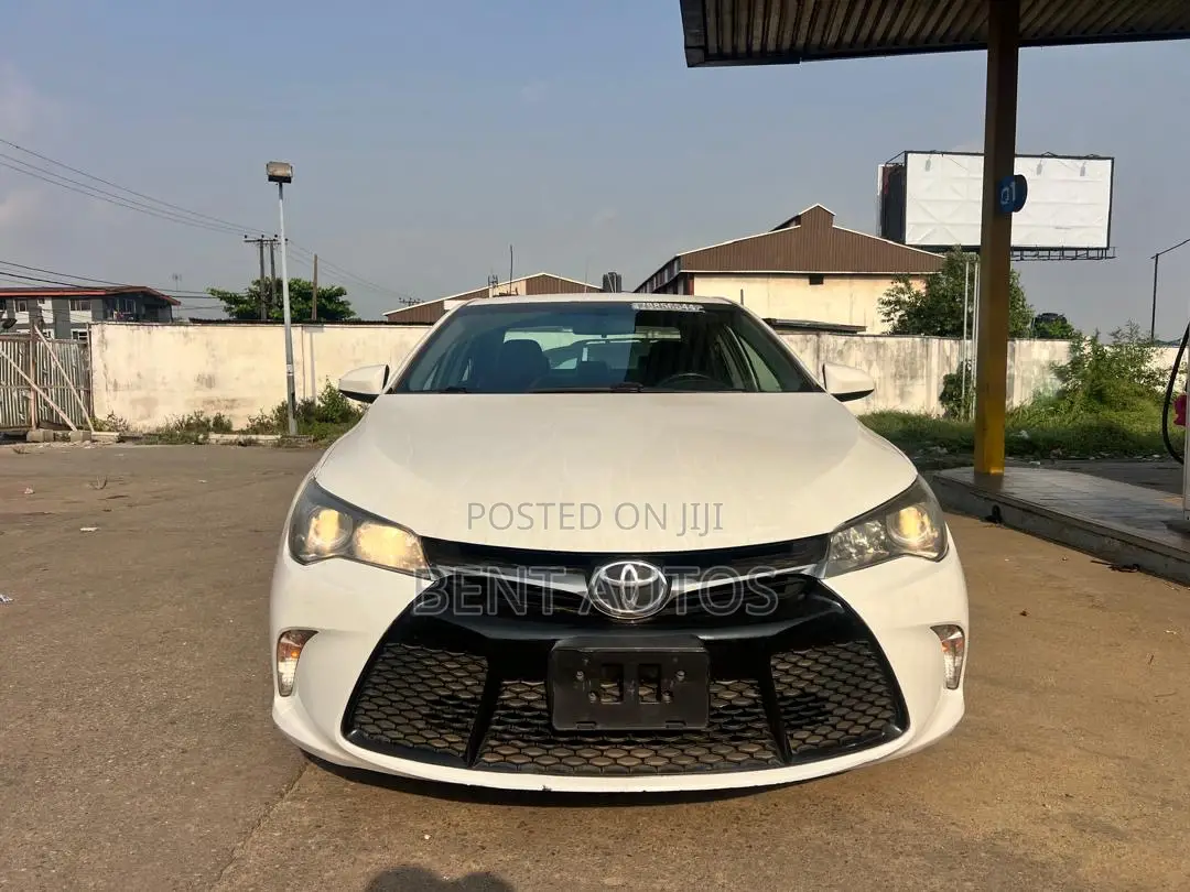 2016 Toyota Camry SE 4dr Sedan (2.5L 4cyl 6A) - Image 1
