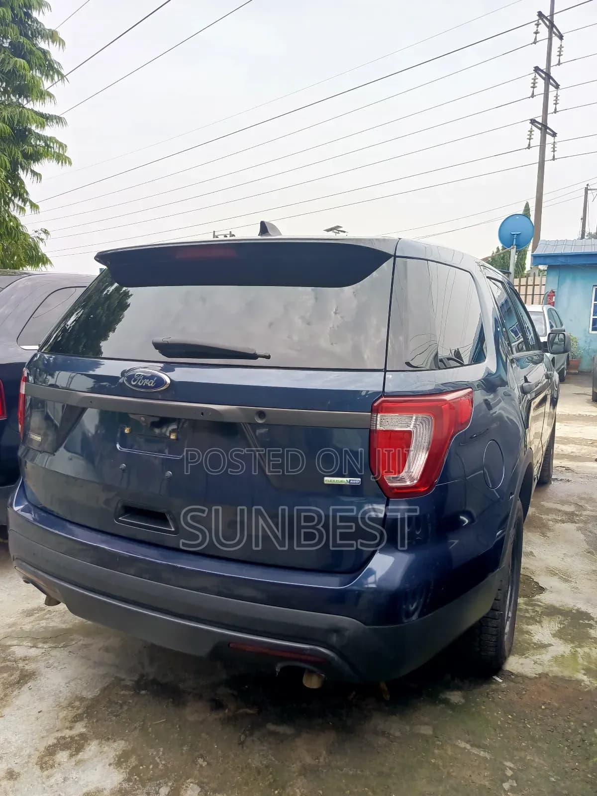 2017 Ford Explorer Base 4dr FWD (3.5L 6cyl 6A) - Image 1