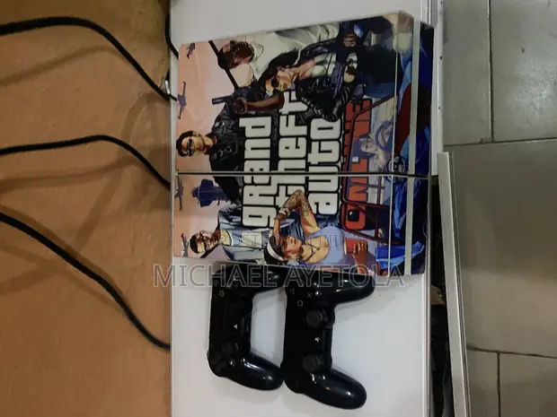 Ps 4 Hacked With 8 Games Version 9.00 2 Controller Hdmi Power Cable