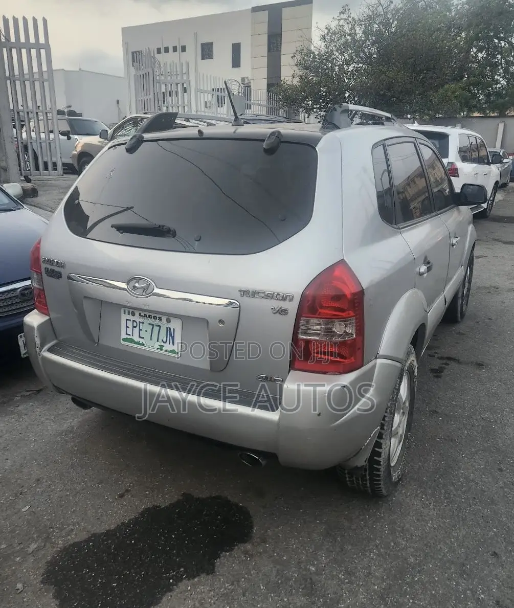 2005 Hyundai Tucson - Image 1