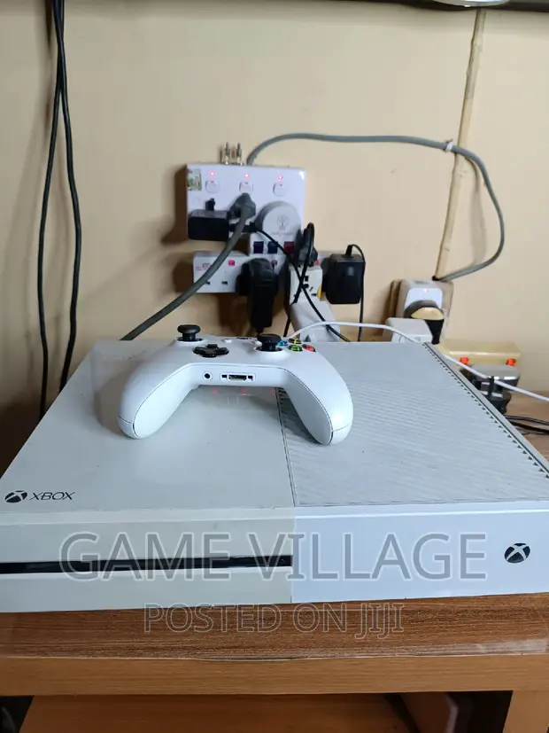 London Used Xbox One With One Controller Games