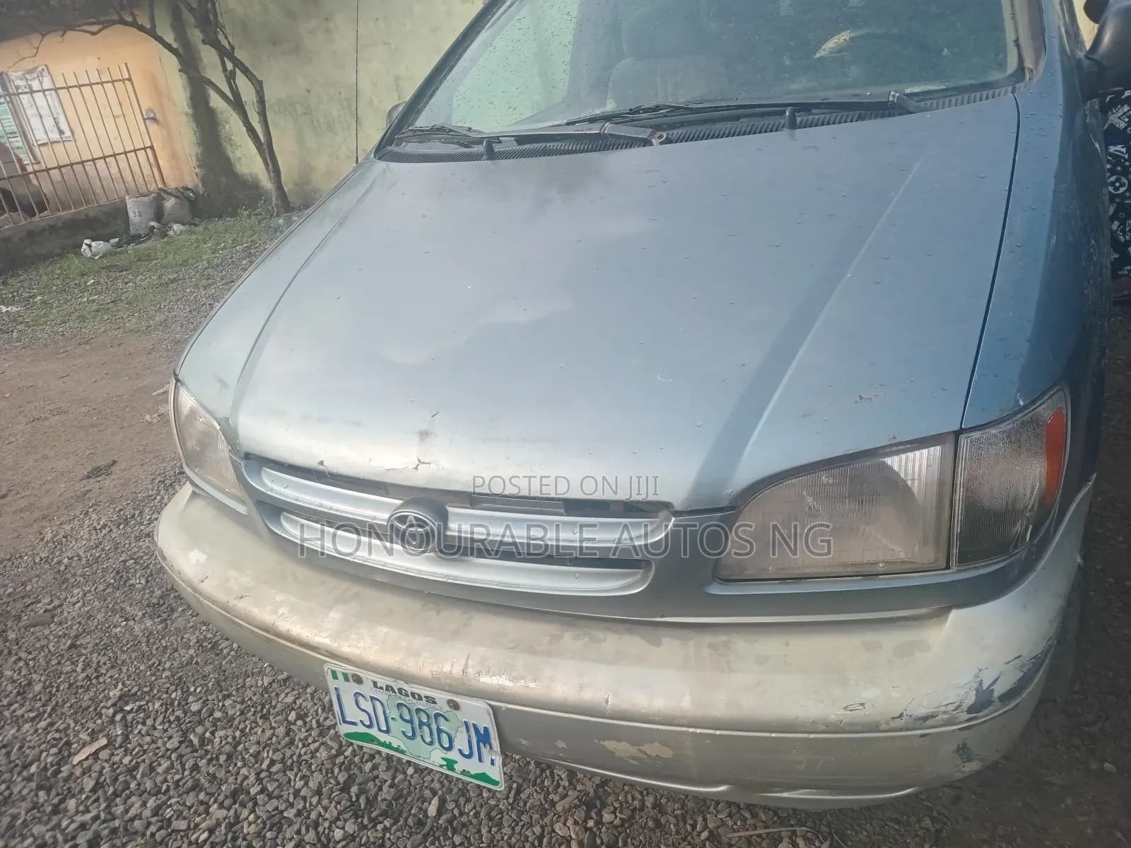 2000 Toyota Sienna LE & 1 hatch