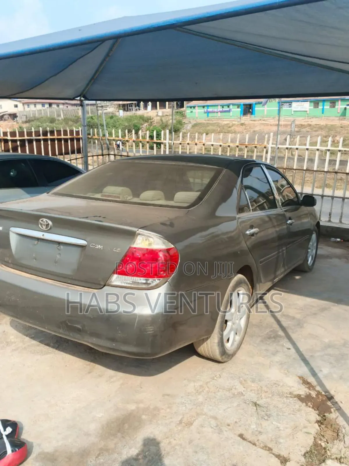 2005 Toyota Camry LE 4dr Sedan (2.4L 4cyl 5A) - Image 1