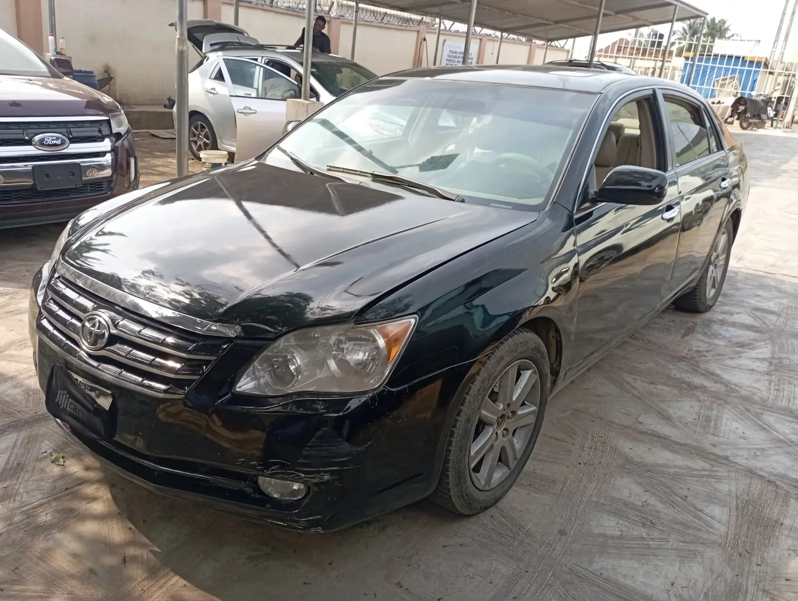 2005 Toyota Avalon - Image 1