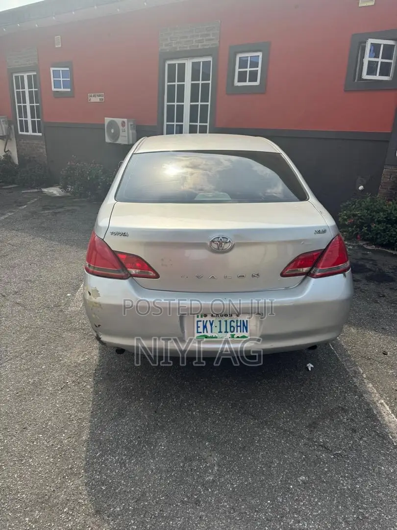 2006 Toyota Avalon XLS - Image 1