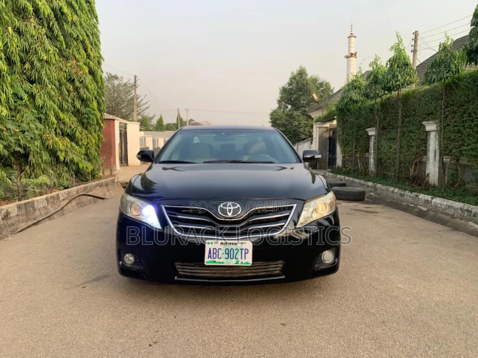 2010 Toyota Camry XLE V6 4dr Sedan (3.5L 6cyl 6AM) - Image 1