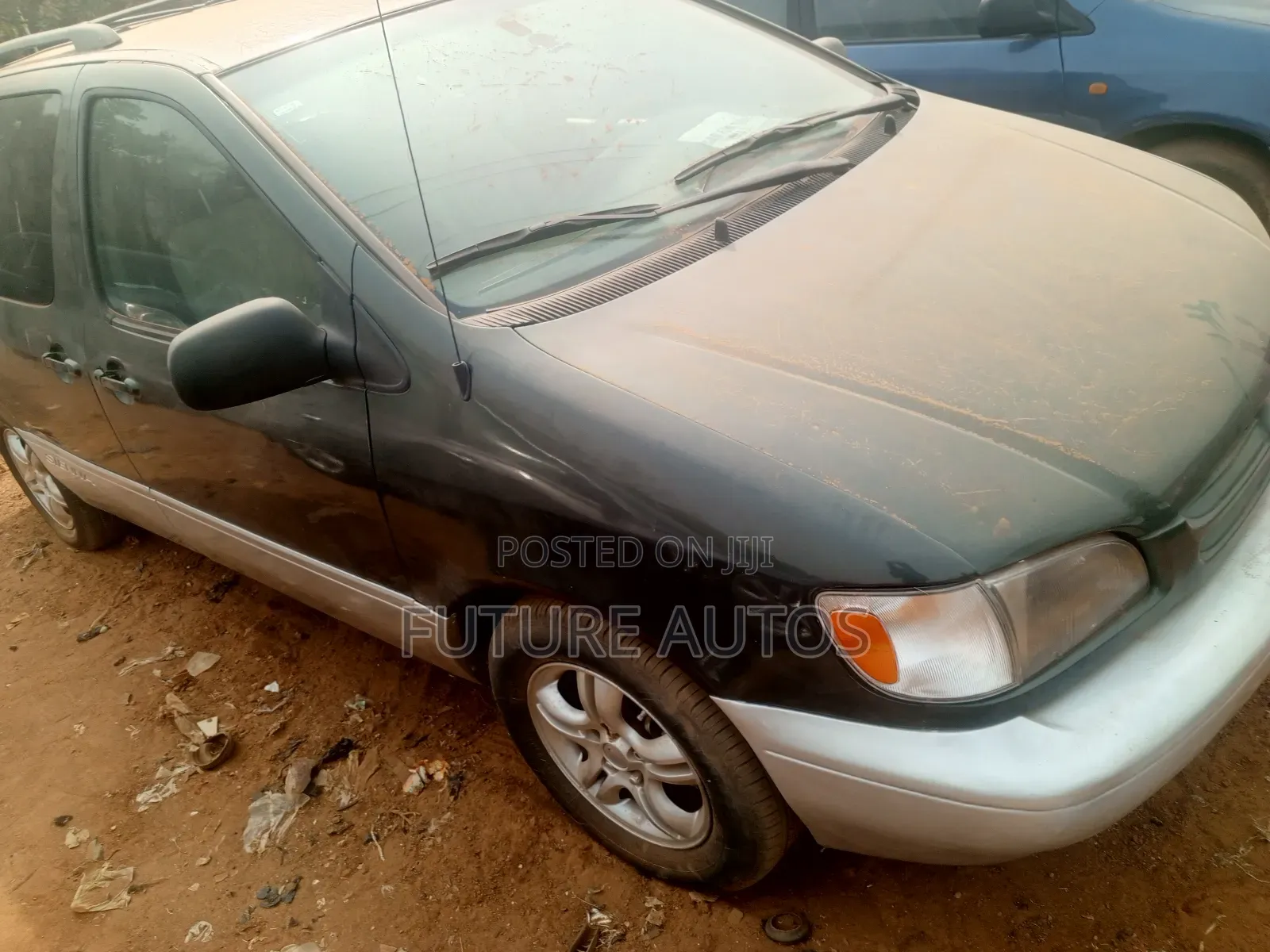 2001 Toyota Sienna - Image 1